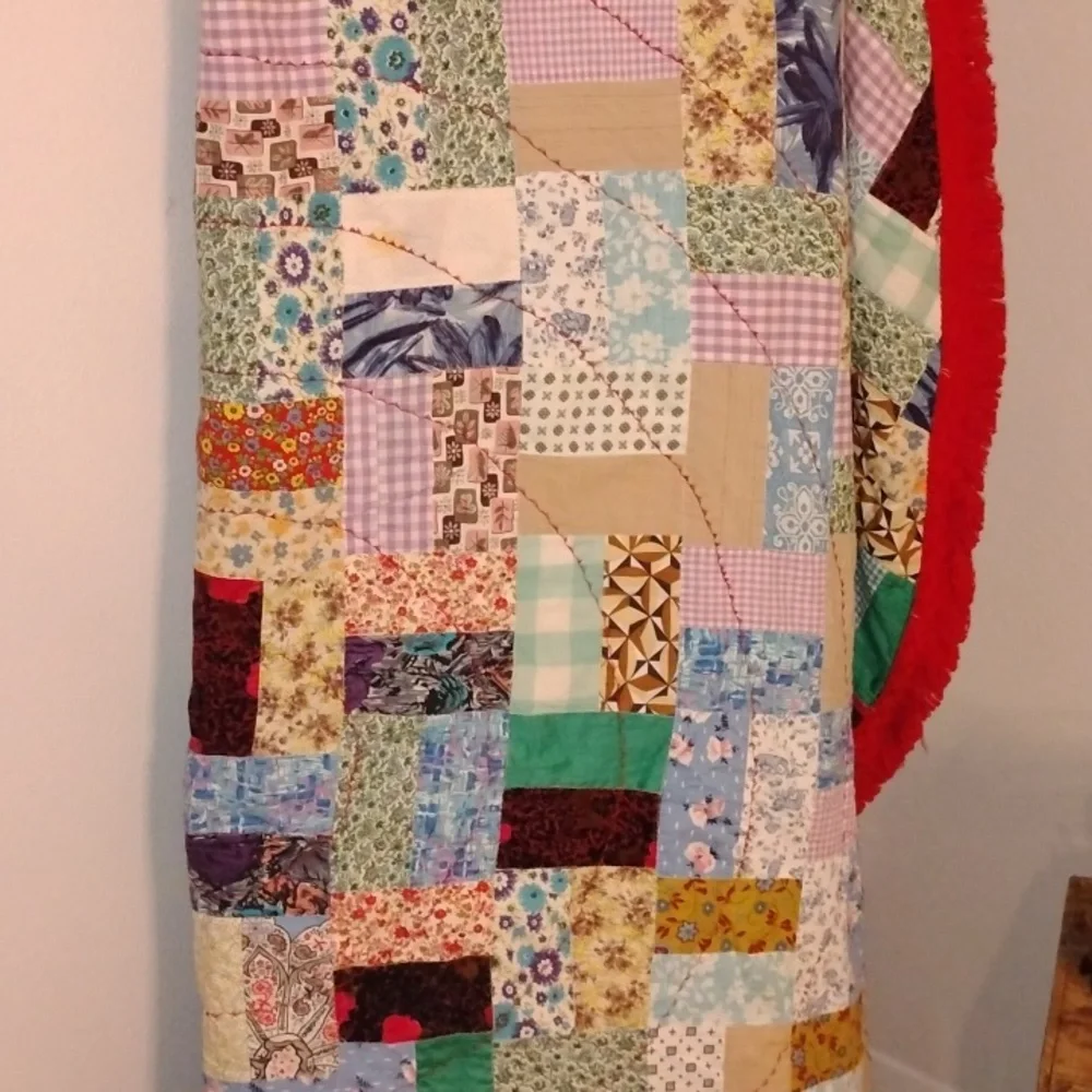 Vintage Round Handmade Patchwork Fringe Quilt Throw/Tablecloth/ Decor 72x72 - Picture 2 of 9